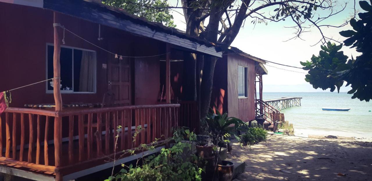 קודאט Tajau Laut Guesthouse מראה חיצוני תמונה