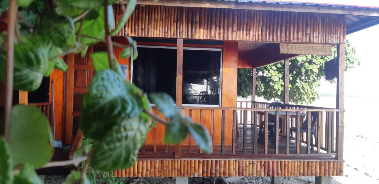 קודאט Tajau Laut Guesthouse מראה חיצוני תמונה